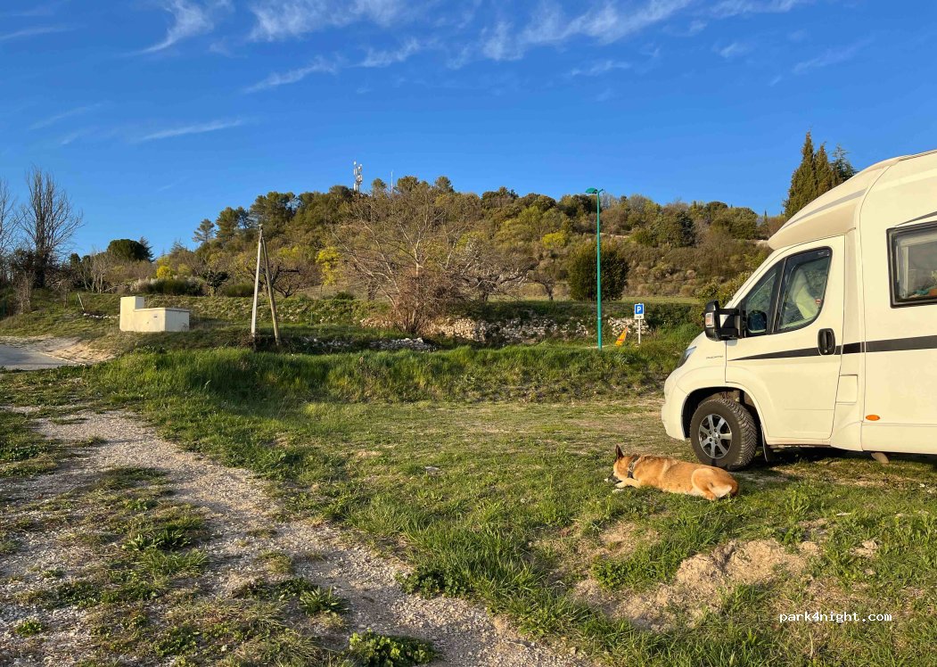 (04110) Reillanne - Chemin du Stade — foto