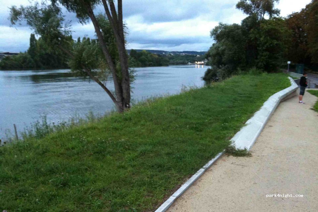 (78500) Sartrouville - 2 Quai Pierre Brunel — foto