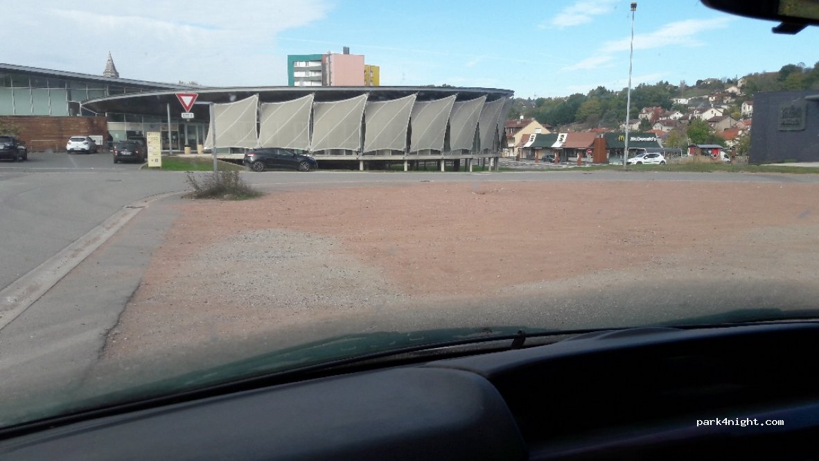 (12300) Decazeville - Avenue du 10 Août — foto 4