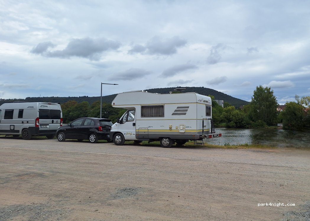 Wohnmobilstellplatz am Schwertfegertor in Miltenberg — foto
