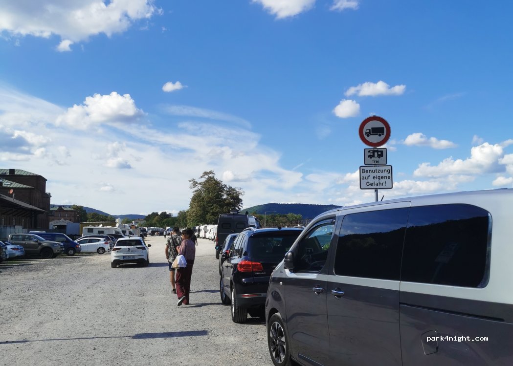 Wohnmobilstellplatz am Schwertfegertor in Miltenberg — foto 2
