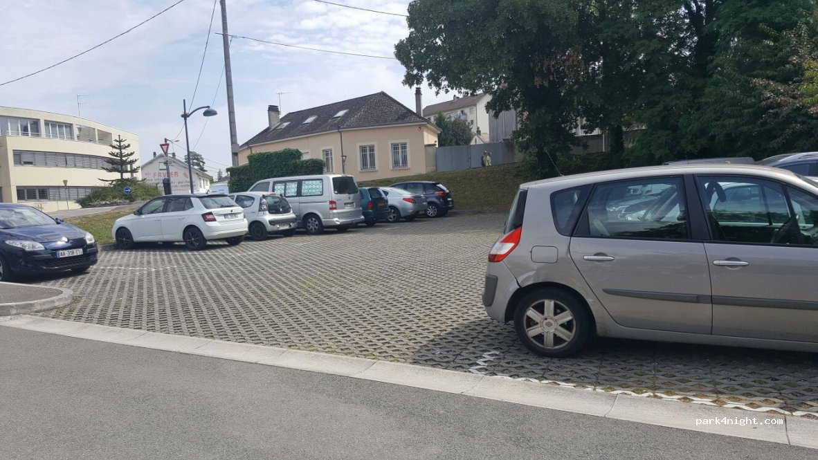 (39570) Lons-le-Saunier - 19 Rue Richebourg — foto 2
