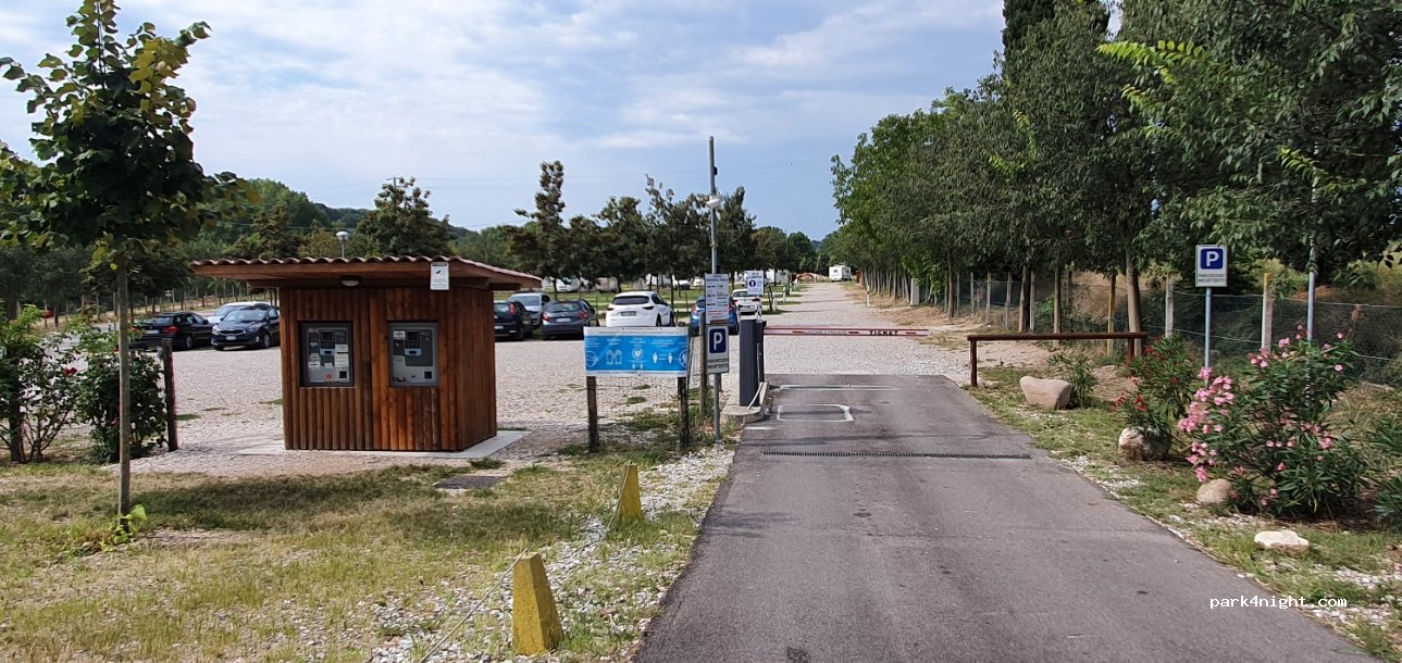 Area Sosta Camper Parcheggio Virgilio | Borghetto — foto