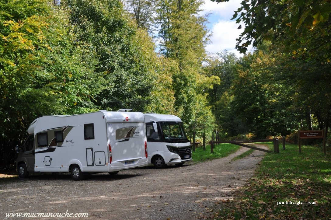 (27480) Lyons-la-Forêt - Rue de Besguay — foto