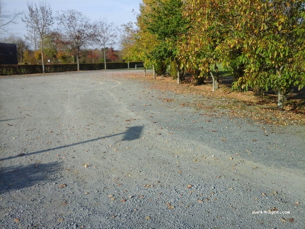 (79240) Le Busseau - Rue du Stade — foto 2