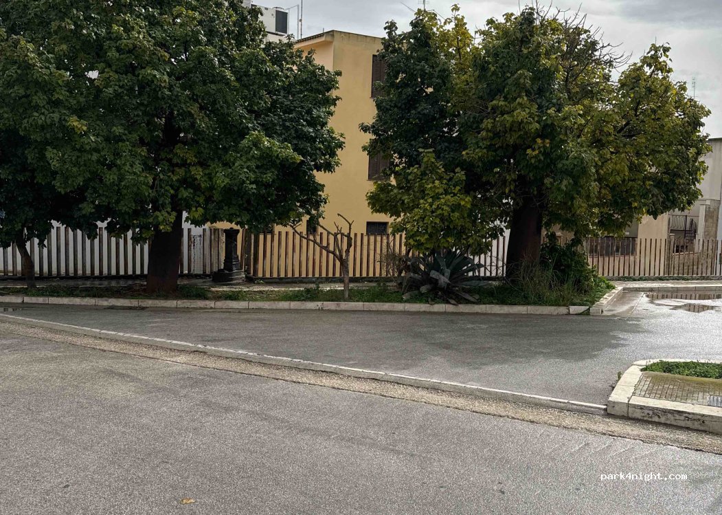 (91022) Marinella - Piazzale delle Metope — foto