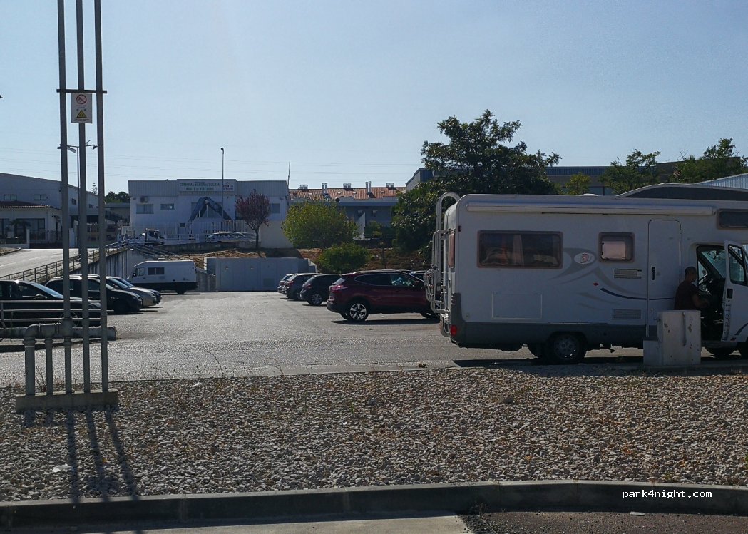 (2820-246) Charneca de Caparica - 10B Rua Leite de Faria — foto