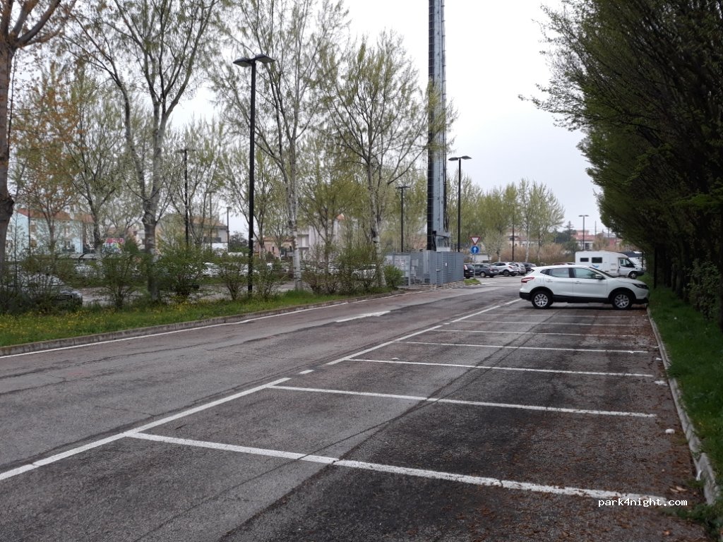 (61122) Pesaro - 8-12 Via Giovanni Mirabelli — foto 2