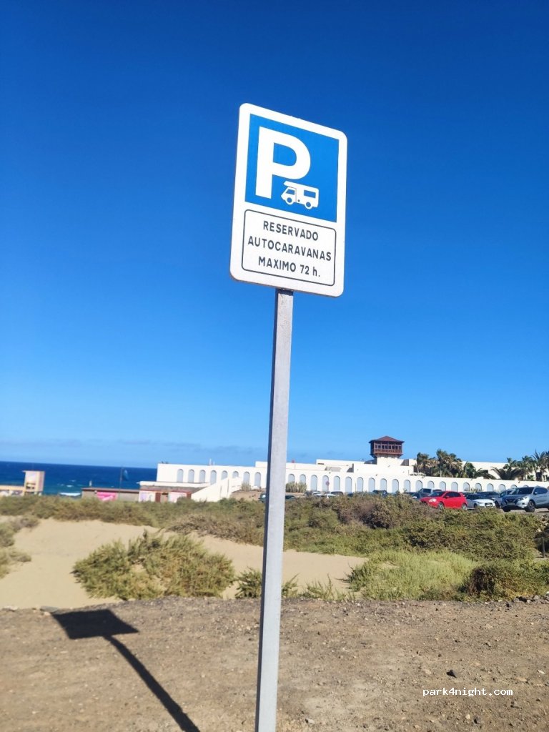 (35600) Puerto del Rosario - 41 Carretera Playa Blanca — foto 2