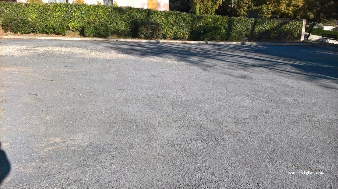 (30330) Gaujac - Place des Cèdres — foto 2