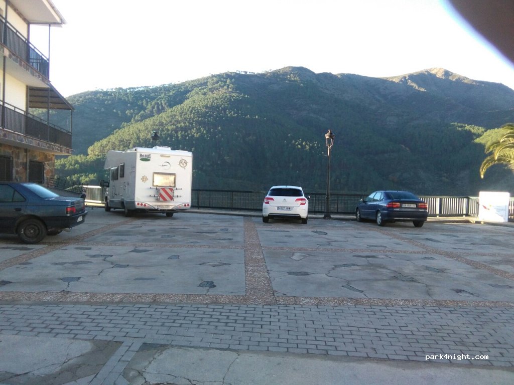 (10628) Casares de las Hurdes - 24 Plaza del Lindon — foto