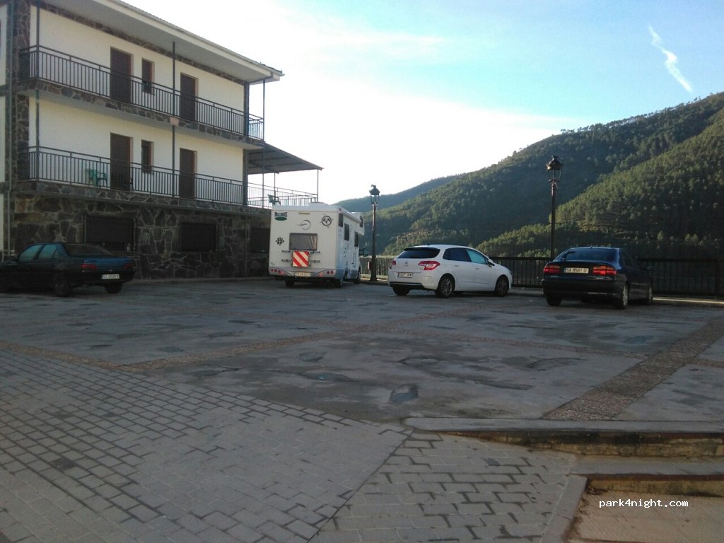 (10628) Casares de las Hurdes - 24 Plaza del Lindon — foto 4