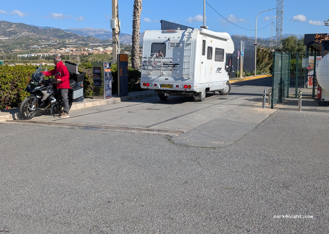 (29740) Torre del Mar - 45 Avenida de Andalucía — foto 4