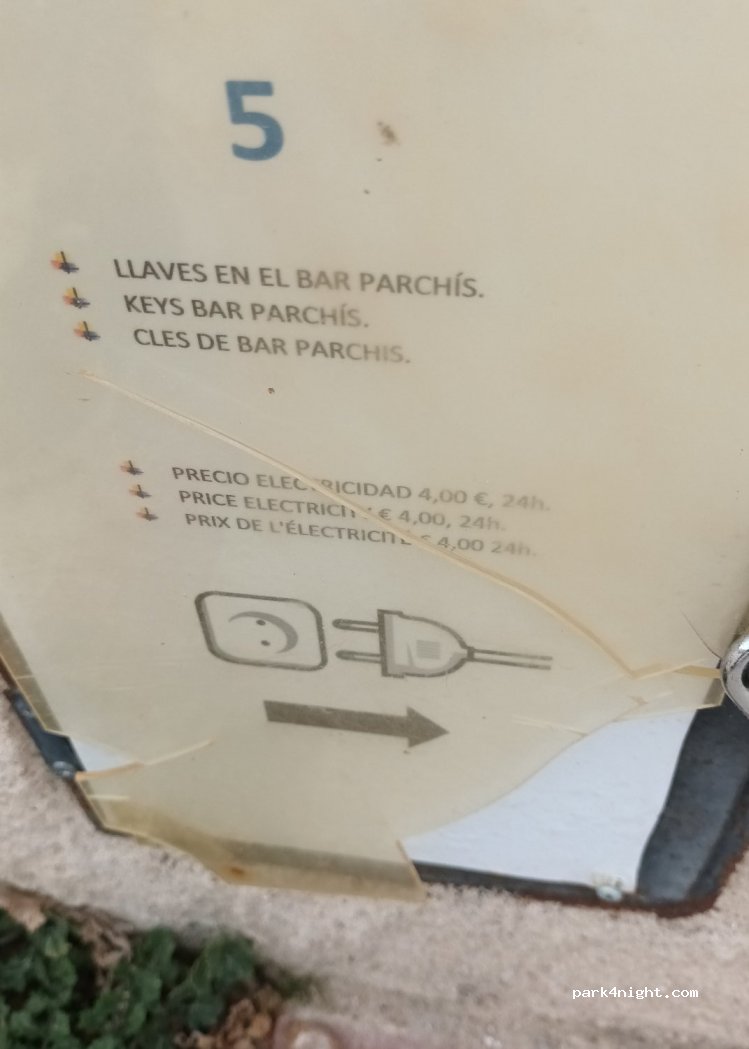 Estacionamiento de caravanas y autocaravanas Alaejos — foto