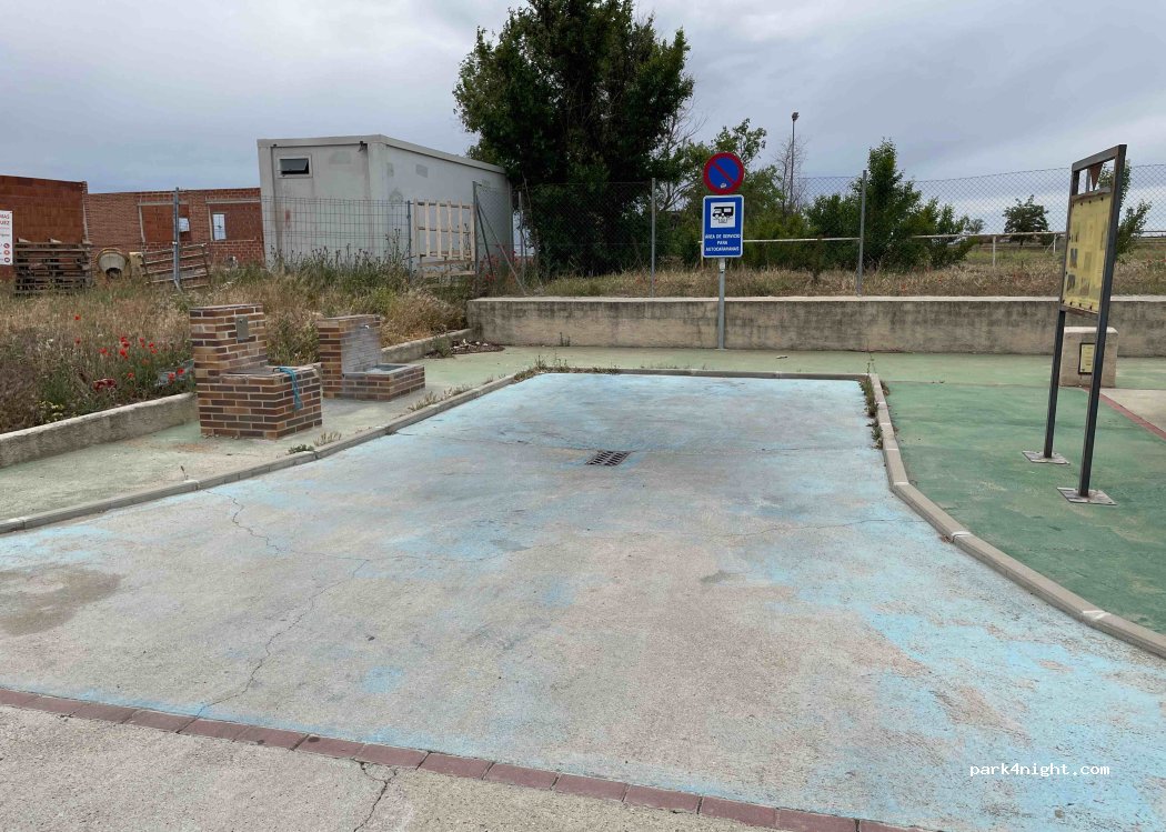 Estacionamiento de caravanas y autocaravanas Alaejos — foto 2