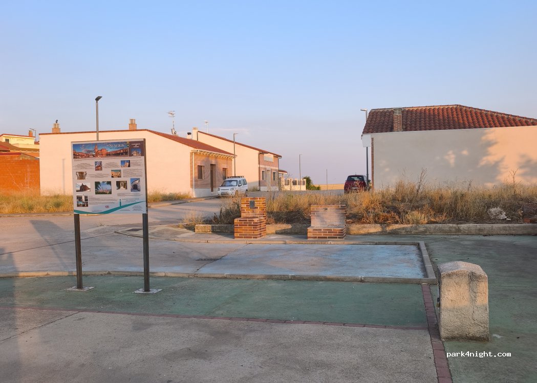 Estacionamiento de caravanas y autocaravanas Alaejos — foto 4