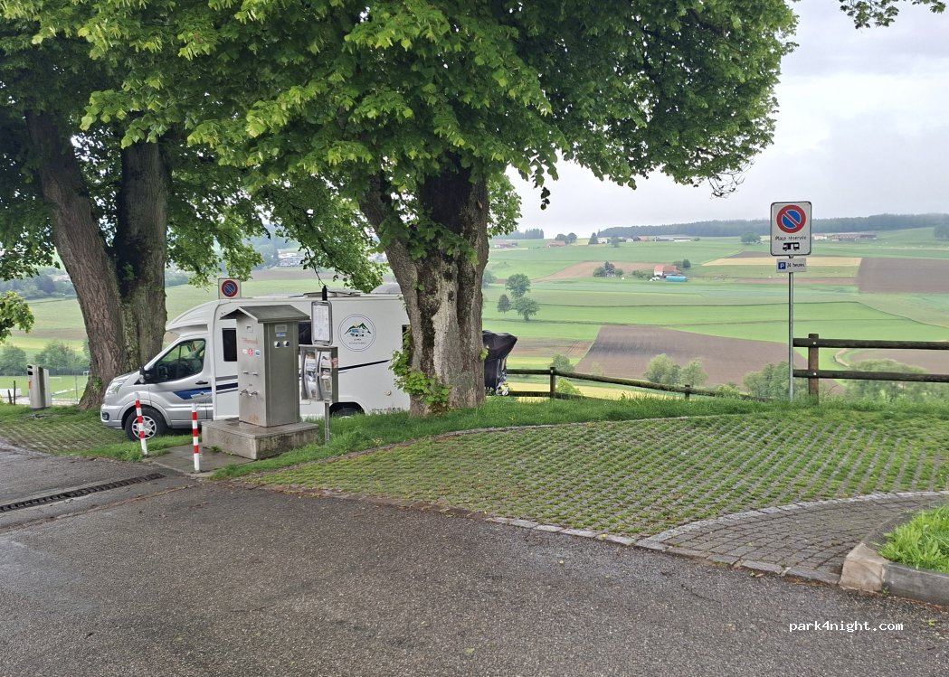 Wohnmobilstellplatz am Fuss der Stadtmauer — foto 4
