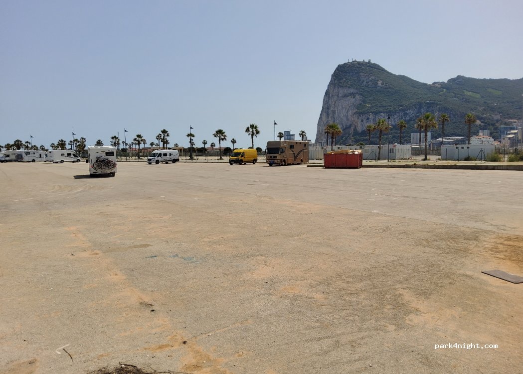 Area de Autocaravanas Alcaidesa Marina — foto 3