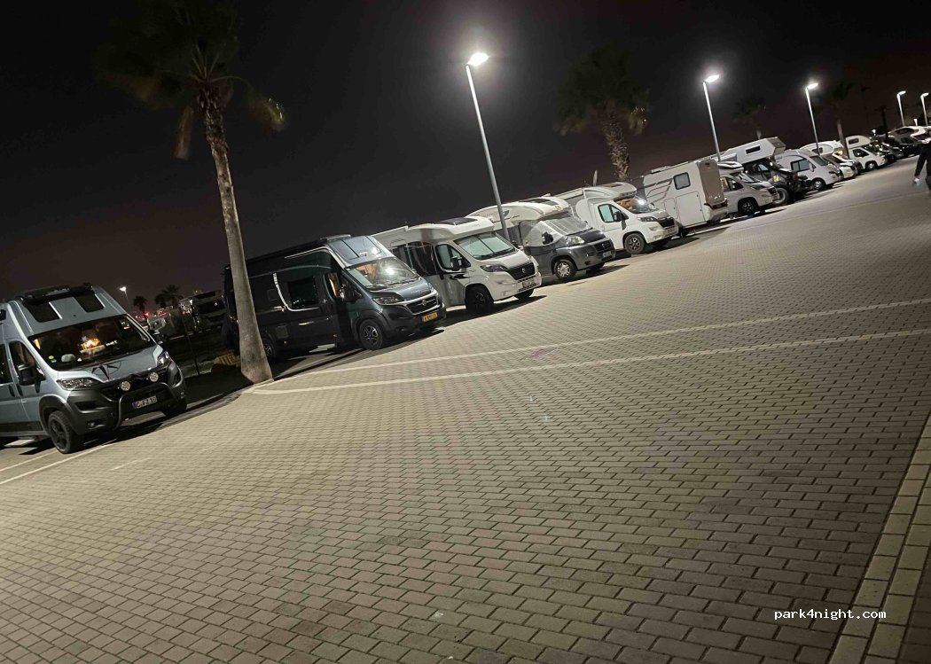 Area de Autocaravanas Alcaidesa Marina — foto 4