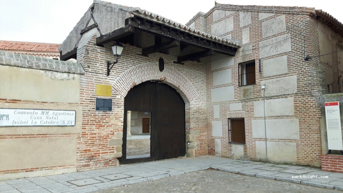 (05220) Madrigal de las Altas Torres - 1 Avenida los Deportes — foto