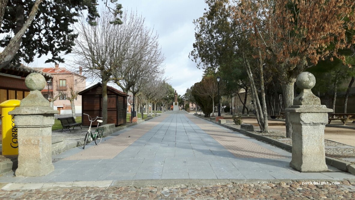 (05220) Madrigal de las Altas Torres - 1 Avenida los Deportes — foto 2