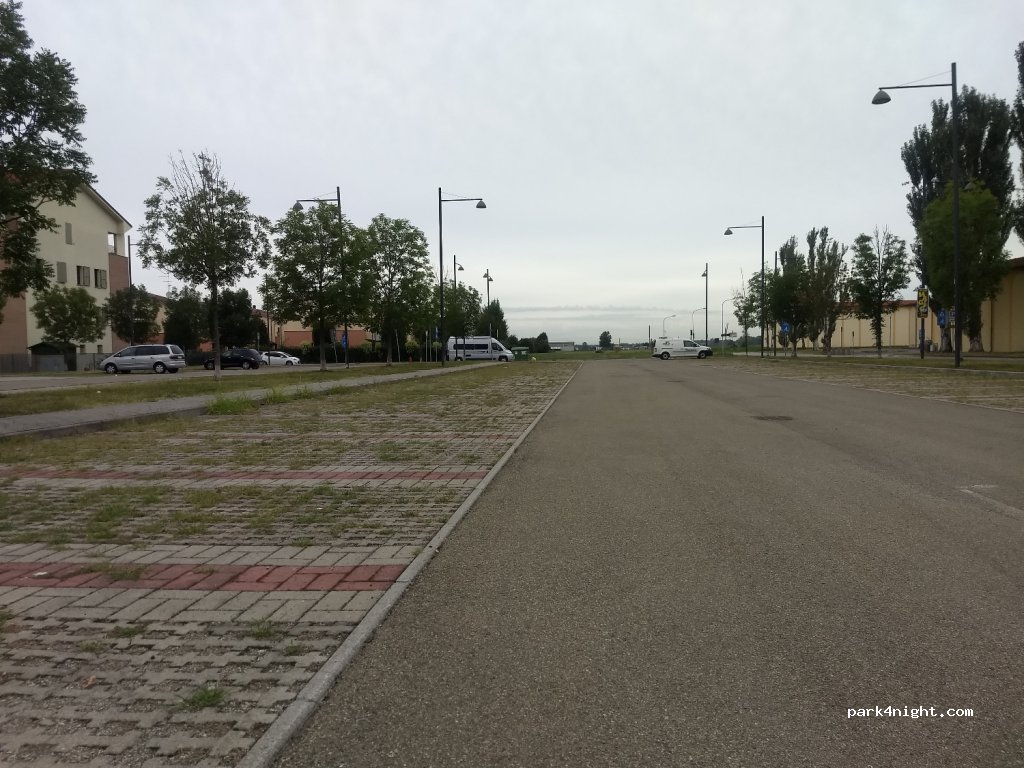 Area Sosta Camper Service Sorbolo — foto