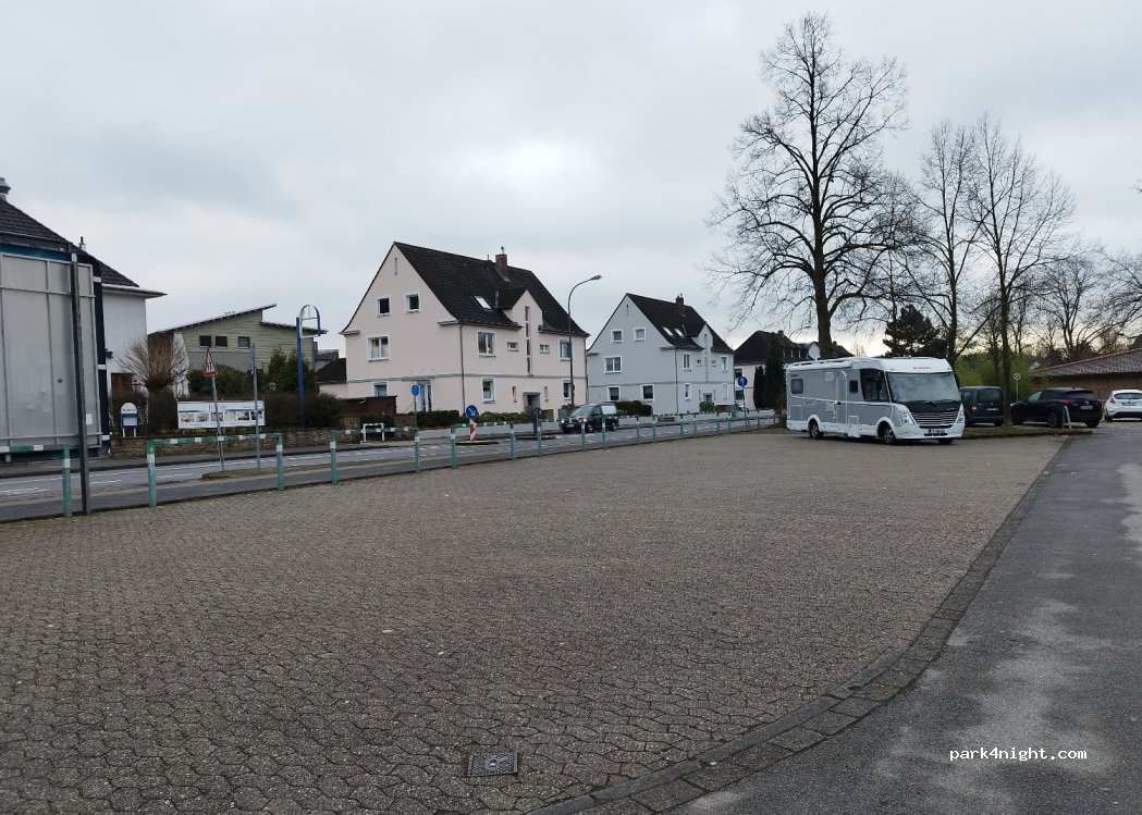 (40764) Langenfeld (Rheinland) - 4-18 Jahnstraße — foto 2