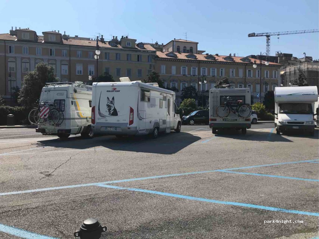 (34123) Trieste - Riva del Mandracchio — foto
