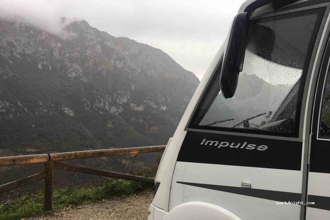 (33114) Proaza - Unnamed Road — foto
