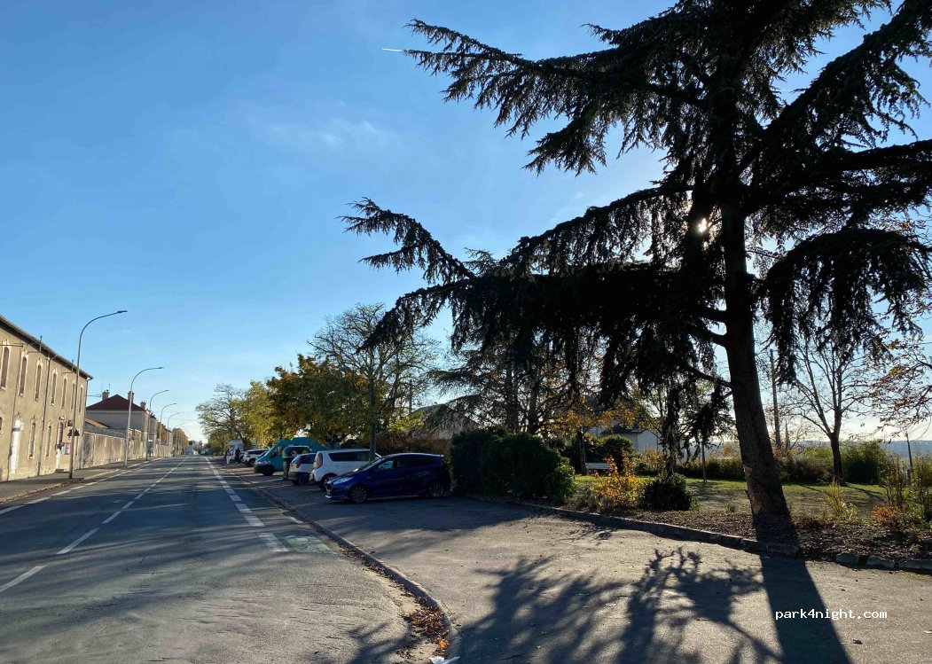 (86000) Poitiers - 1 Boulevard du Colonel Barthal — foto 4