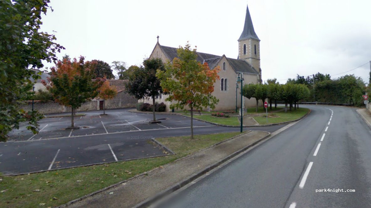 (86340) Fleuré - 8-10 Place de l'Église — foto