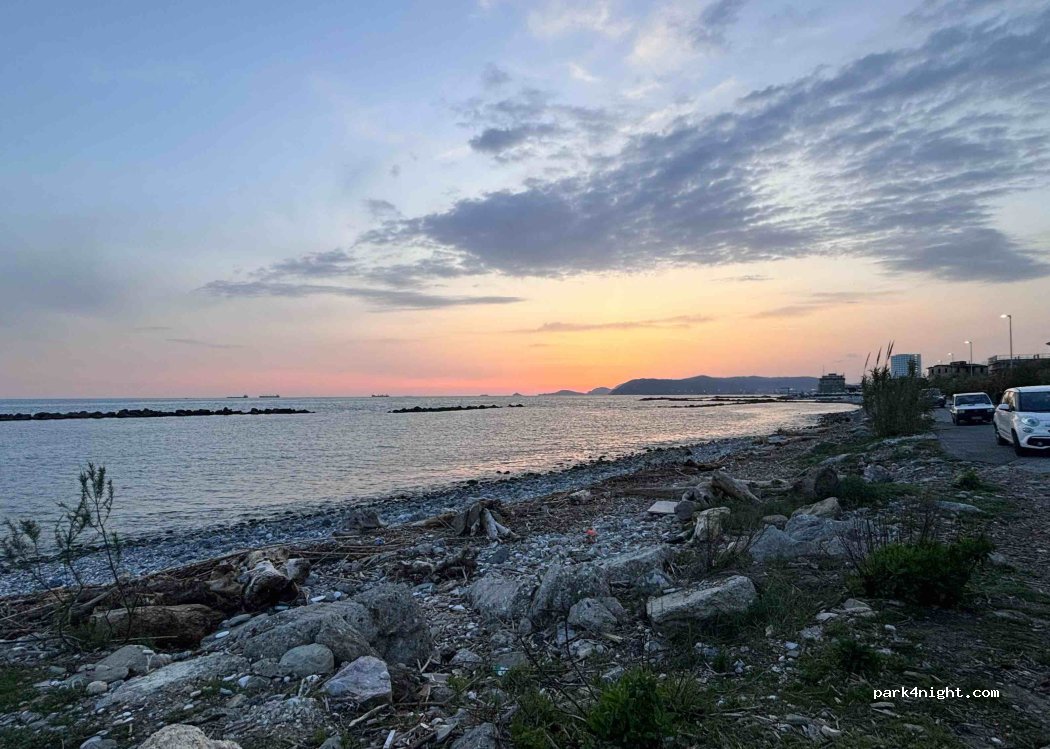 (54100) Massa - 22 Viale Lungomare di Ponente — foto 2