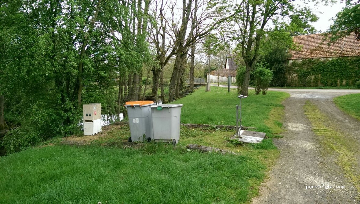 (21330) Laignes - Chemin du Moulin Neuf — foto