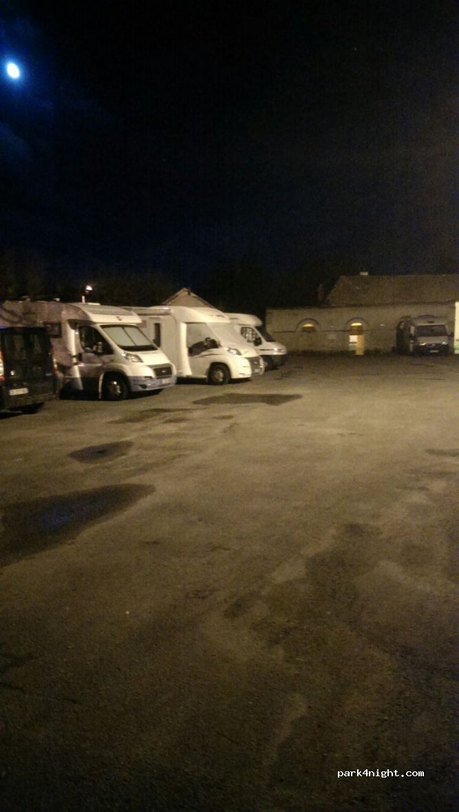 (89460) Cravant - Rue du Donjon — foto