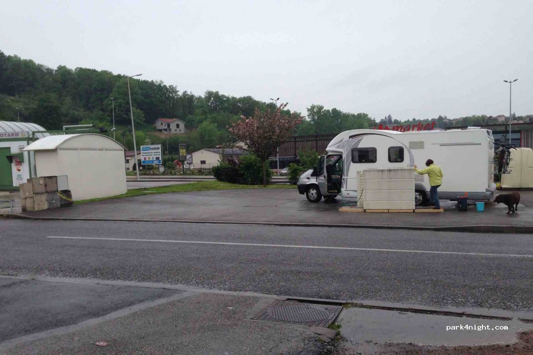 (69210) L'Arbresle - 2 Place des 3 Commerces — foto