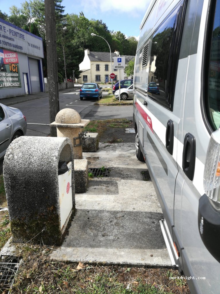 (29400) Landivisiau - 33-35 Rue du Manoir — foto