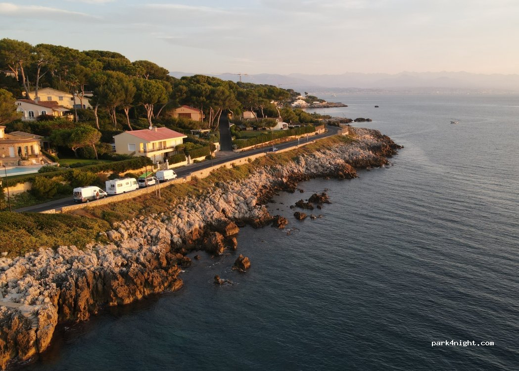 (06160) Antibes - 1351-1683 Boulevard de Bacon — foto 2