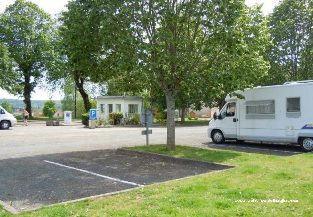 Aire de camping-car LANOUAILLE — foto