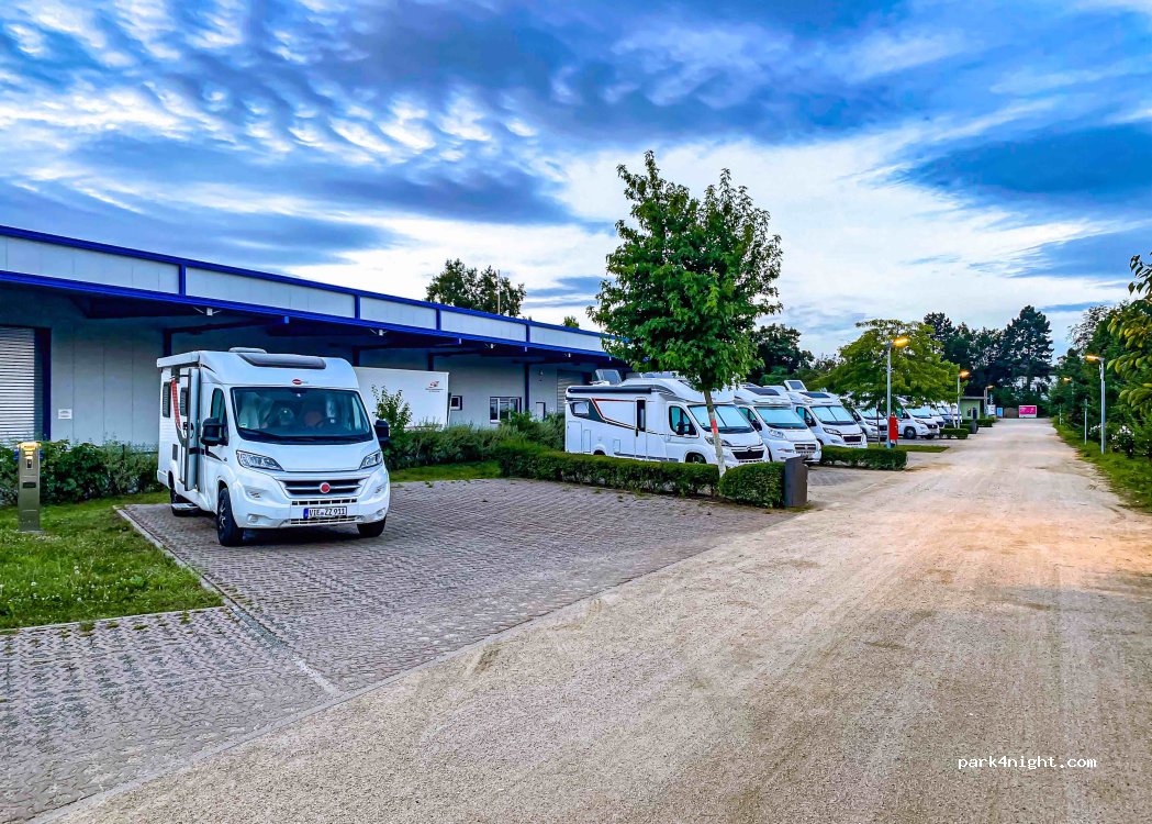Wohnmobilstellplatz Mannheim-Neuostheim — foto 3
