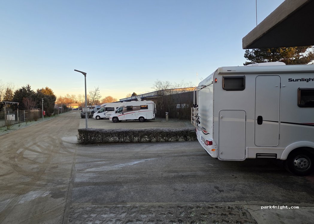 Wohnmobilstellplatz Mannheim-Neuostheim — foto 4