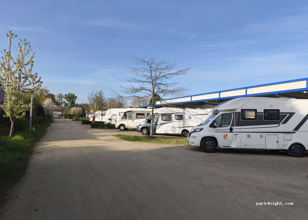 Wohnmobilstellplatz Mannheim-Neuostheim — foto 5