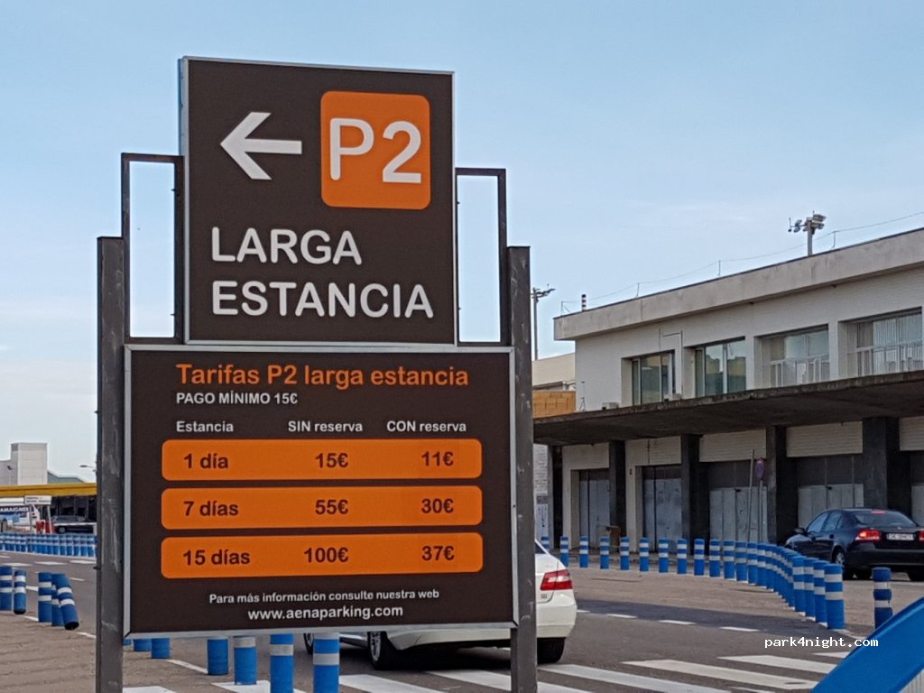 (41020) Sevilla - Calle a la Terminal del Aeropuerto — foto