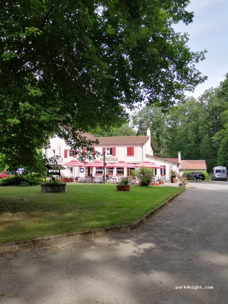 (03360) Saint-Bonnet-Tronçais - D953, Le Rond Gardien — foto 2