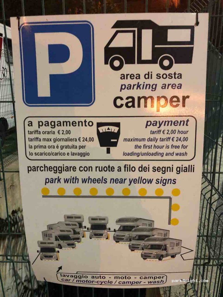 Area Sosta Camper a Genova di Pons — foto