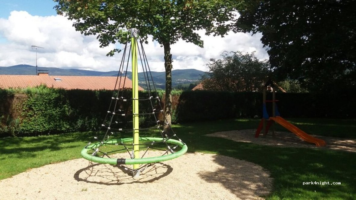 (63250) Celles-sur-Durolle - Impasse de la Fontaine du Thuy — foto 2