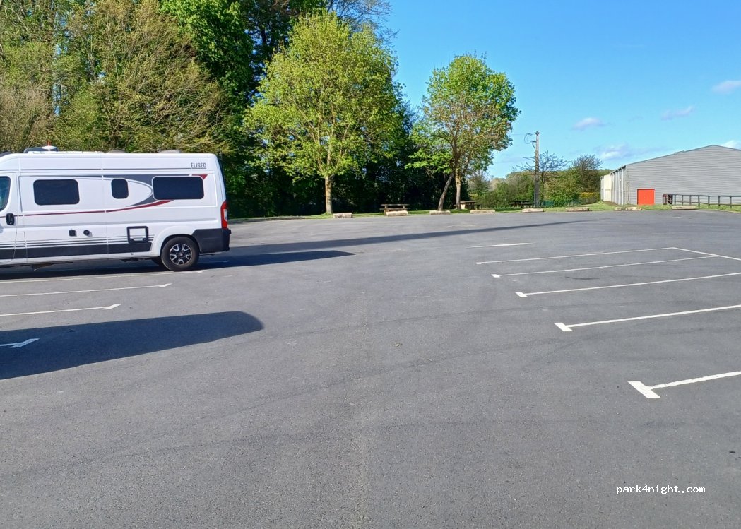 Aire de services camping-car Vernantes — foto 4