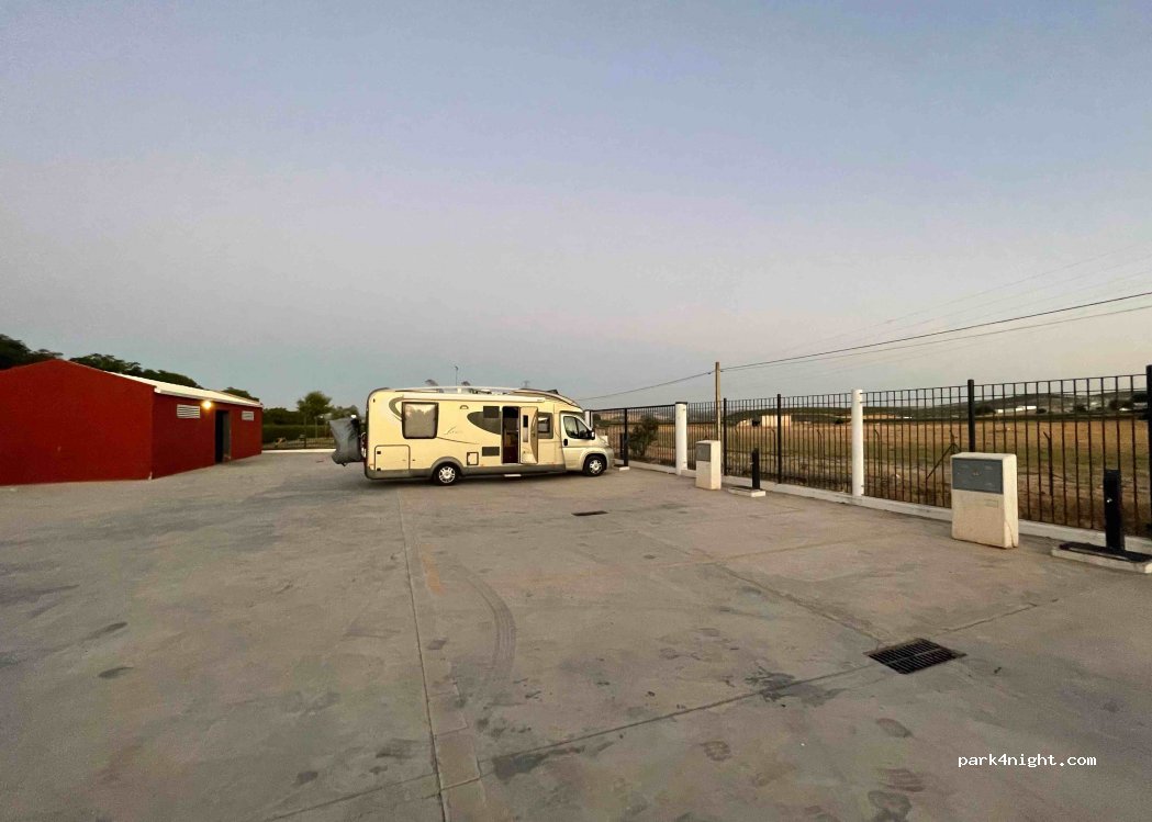 Área de Autocaravanas Puebla de Cazalla — foto 2