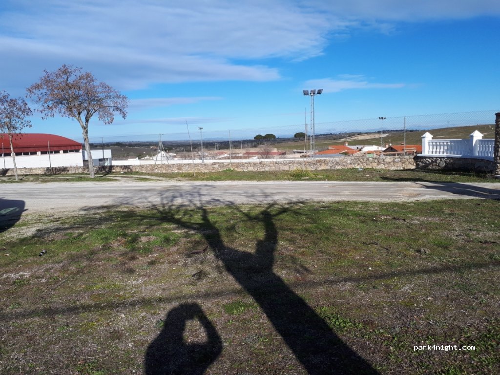 (10930) Navas del Madroño - 43D Avenida de Extremadura — foto