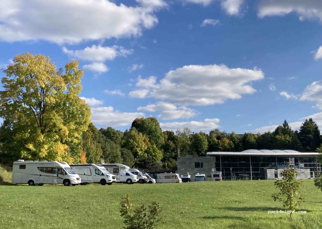 Wohnmobilstellplatz an der Ardesia-Therme — foto