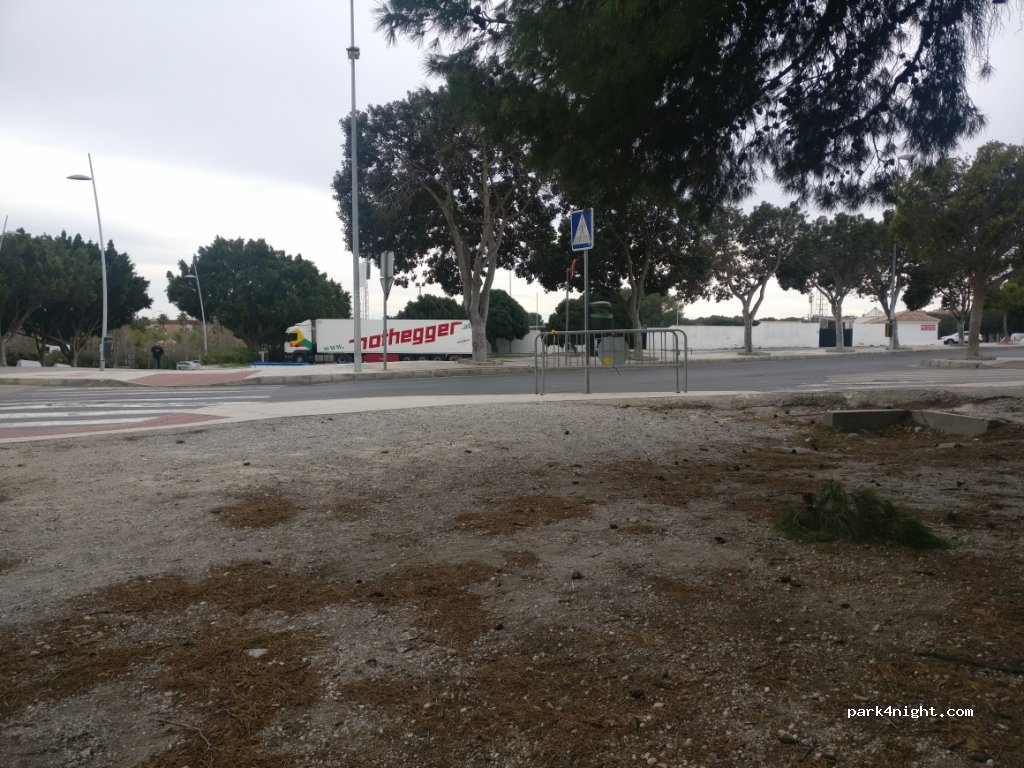 (29620) Torremolinos - Carril de los Manantiales — foto 2